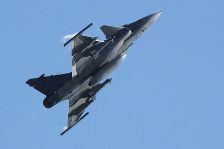 Znamenitá podívaná na hradecké obloze. To je CIAF 2013