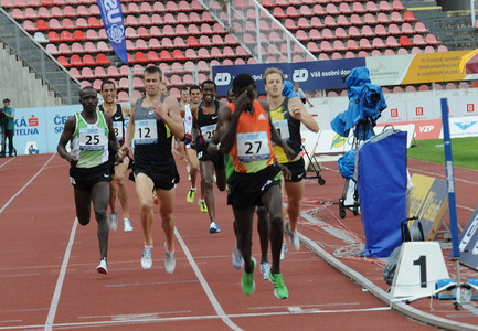 Cíl hlavního závodu na 1 500 m