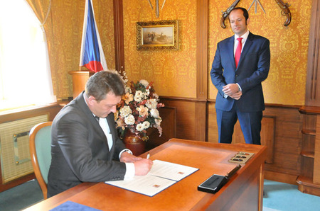 První státní zaměstnanci ministerstva obrany složili slib