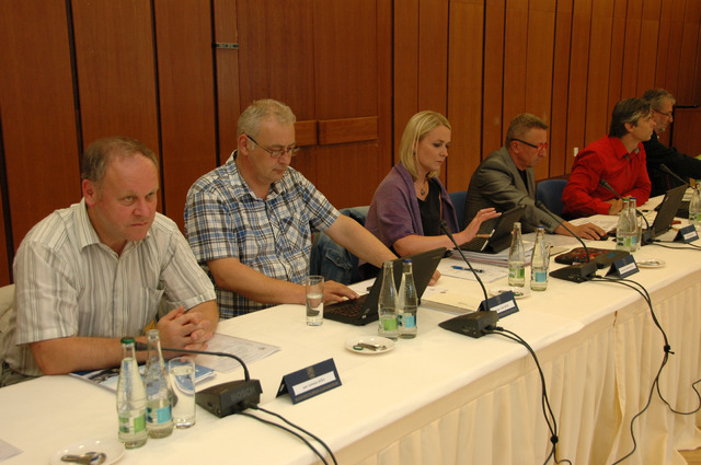 Členové výboru pro obranu