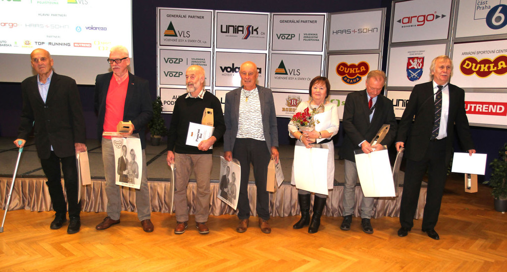 Sportovní velikáni znovu na scéně - tradiční setkání legend, jež v roce 2022 oslavily významná životní jubilea a své veleúspěšné kariéry nezapomenutelně spojily s armádním klubem Dukla.