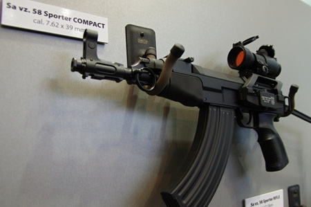 Na výstavě zbraní a střeliva IWA se představily i české firmy