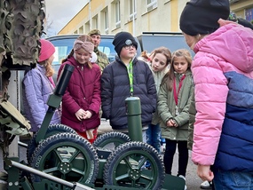 Dálkově ovládaný robot Orpheus je součástí průzkumného obrněného vozidla.