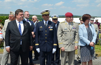 Pietního aktu se vedle náměstkyně Aleny Netolické a brig. gen. Miroslava Hlaváče účastnil také předseda Československé obce legionářské plk. v.z. Pavel Budinský