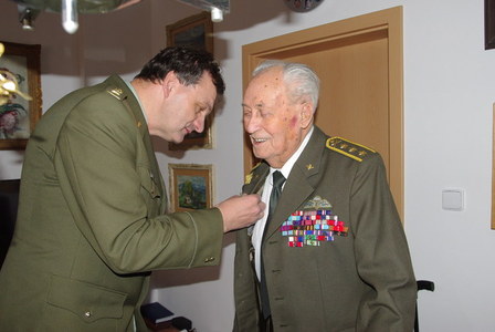 Válečný veterán Jan Velík převzal vyznamenání Kříž obrany státu