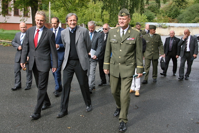 Delegace v rakovnických kasárnách