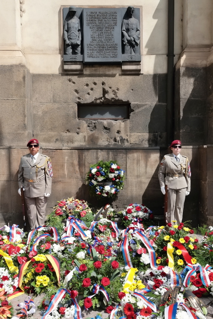 Česká republika si připomíná hrdinný boj parašutistů v kryptě pravoslavného kostela sv. Cyrila a Metoděje
