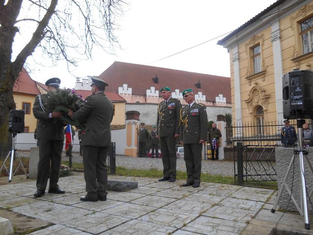 Válečné veterány uctil velitel 15. ženijního pluku plukovník gšt. Robert Bielený