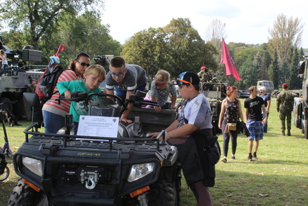 Děti lákala k prohlídce nejen vojenská technika