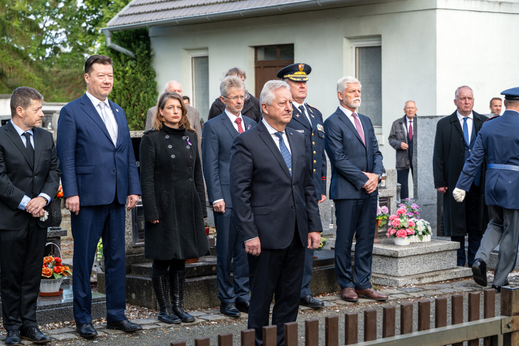 Ministr obrany se dnes zúčastnil pietního aktu v Lánech. Setkání připomnělo 89 let od smrti T. G. Masaryka
