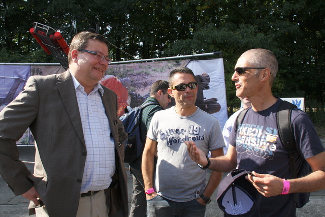 Ministr obrany Alexandr Vondra při návštěvě u izraelských letců