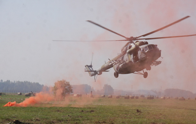 Dynamická ukázka pozemních sil ve spolupráci s vrtulníkem Mi-171Š