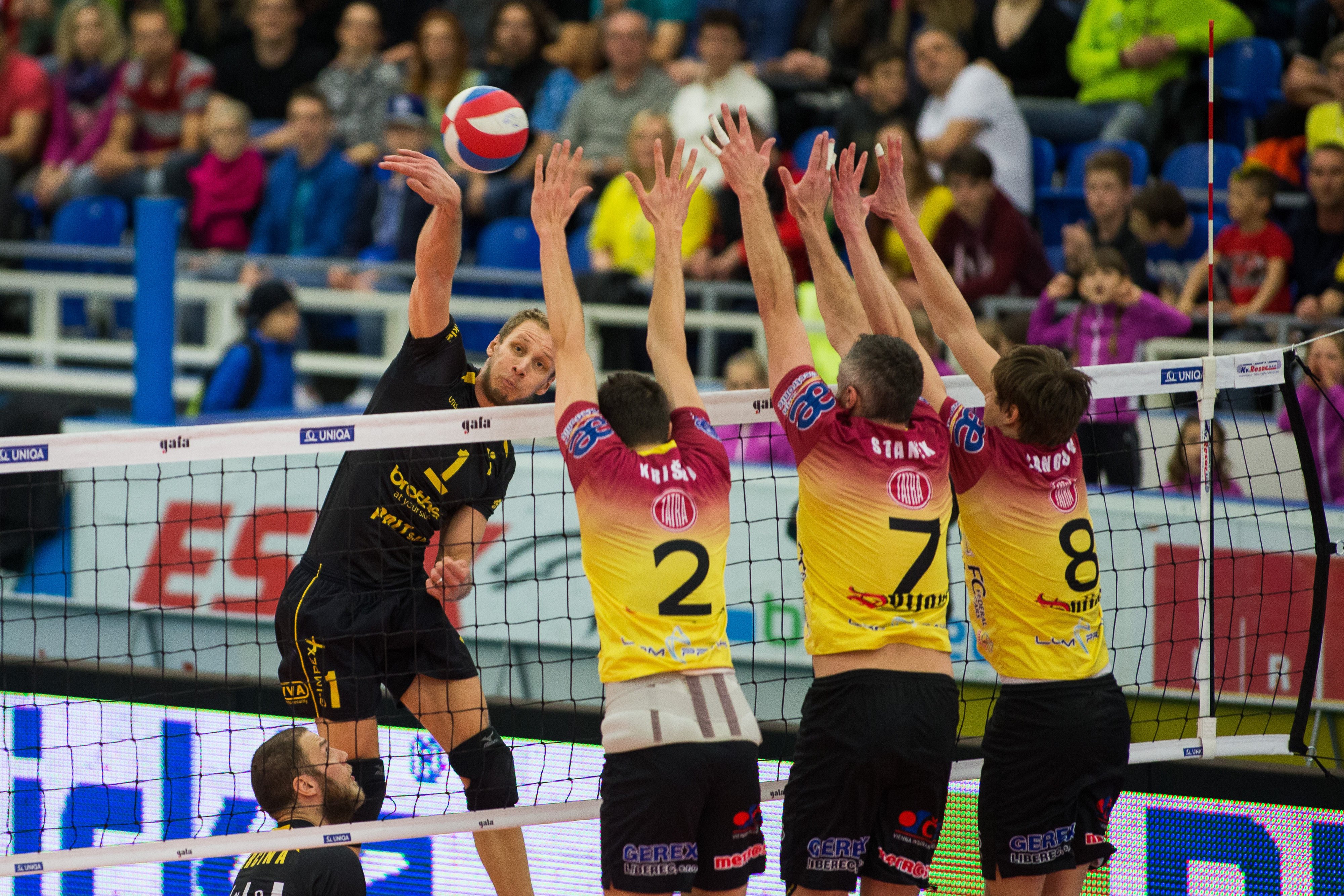Volejbalový trojblok libereckých hráčů v letošním finálovém zápase proti Brnu