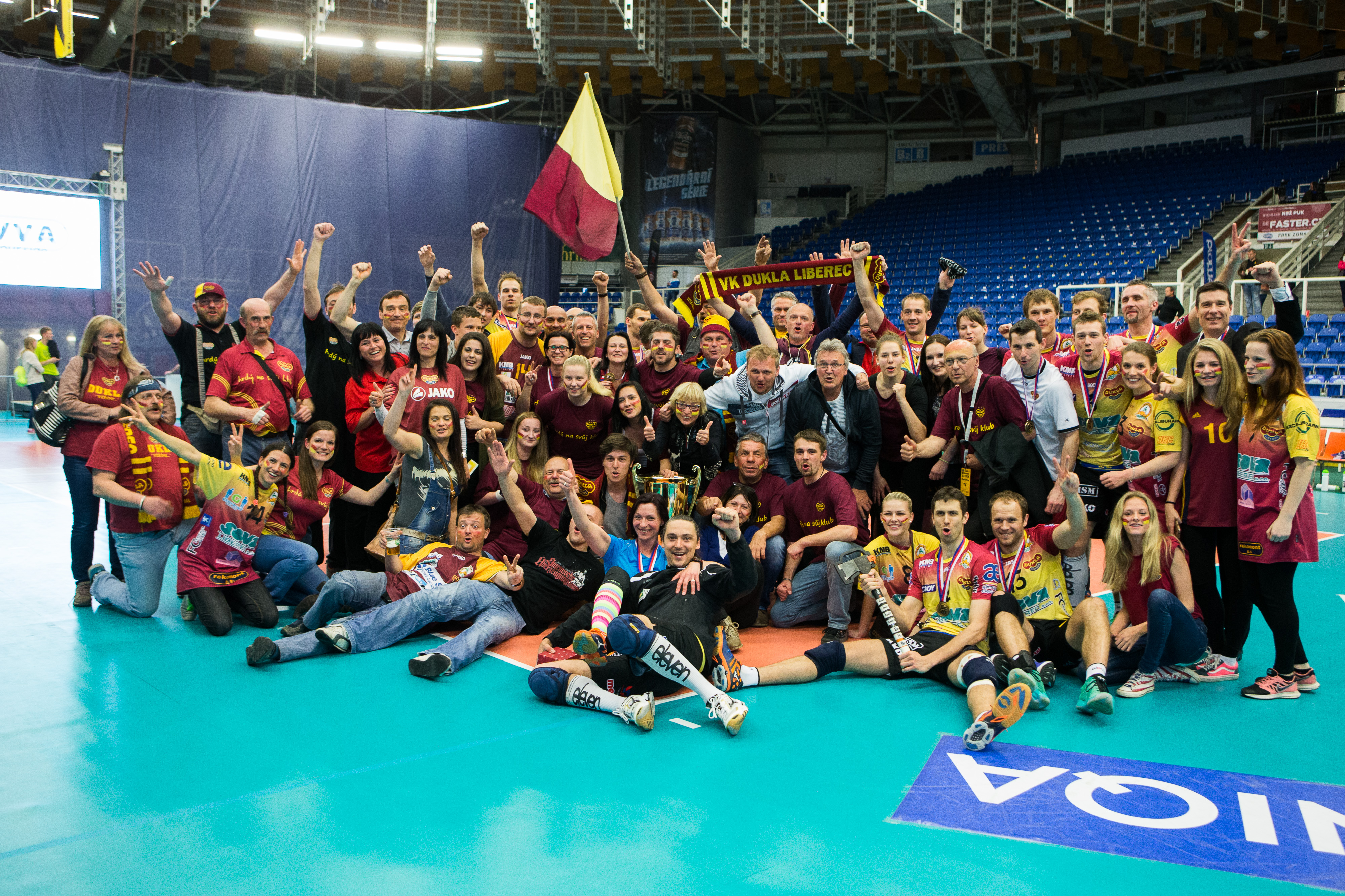 Titul oslavili volejbalisté i se svými fanoušky