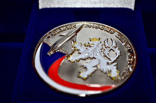 Pamětní medaile k zavedení letounu JAS-39 Gripen do užívání AČR