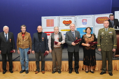 V barvách Dukly se během dlouhé historie objevily stovky skvělých sportovců