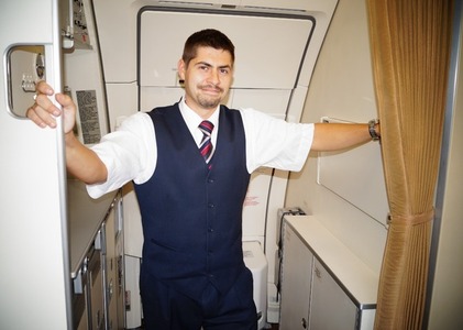 Práce letušky se mi líbila odjakživa, říká nadrotmistr Jakub Husák 