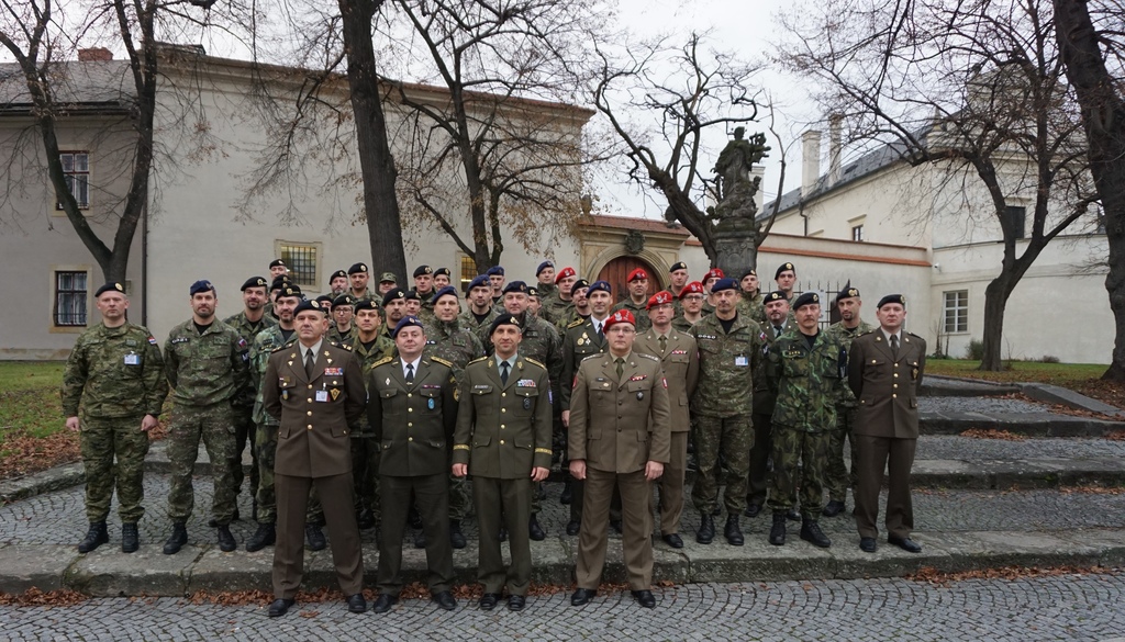 Společné foto účastníků jednání