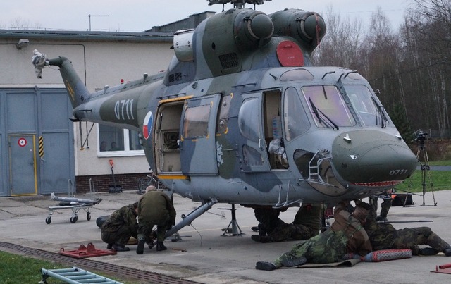 Přeprava vrtulníků W-3A na generální opravu do Polska (2)
