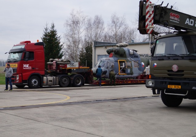 Přeprava vrtulníků W-3A na generální opravu do Polska (3)