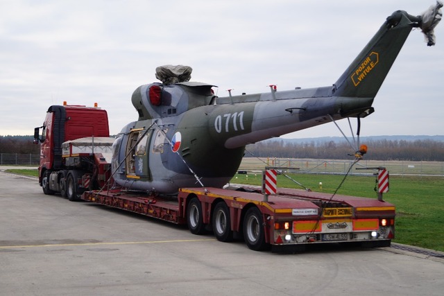 Přeprava vrtulníků W-3A na generální opravu do Polska (5)