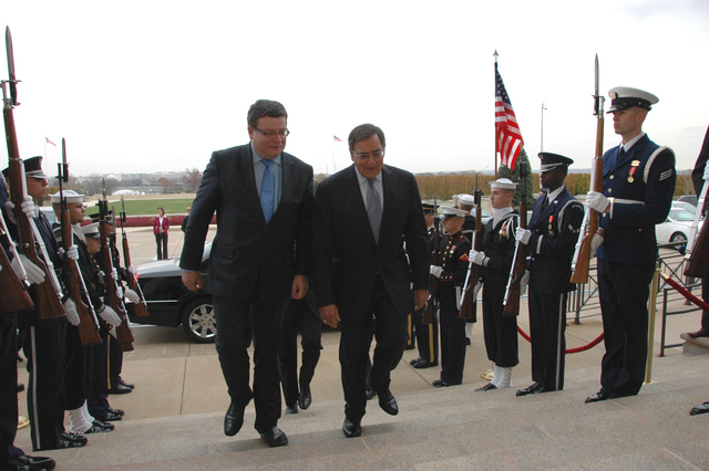 Alexandr Vondra a Leon Panetta při jednání v USA (3)