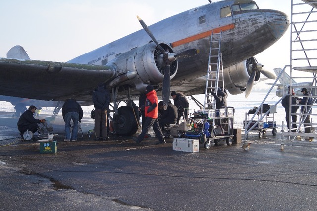 Filmový štáb u letounu Lisunov Li-2