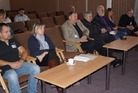 Jedním ze zastupitelů byl i starosta pražských Kbel Pavel Žďárský (třetí zleva)