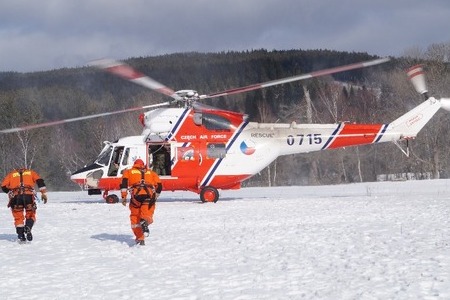 Kbelští cvičili zásah vrtulníku v horách