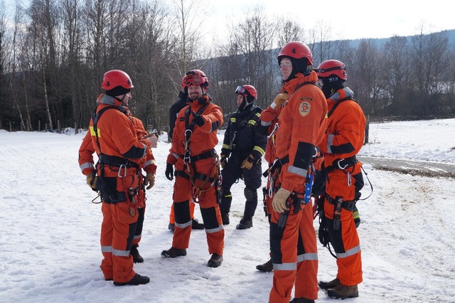 hasiči – letečtí záchranáři Hasičského záchranného sboru Plzeňského kraje