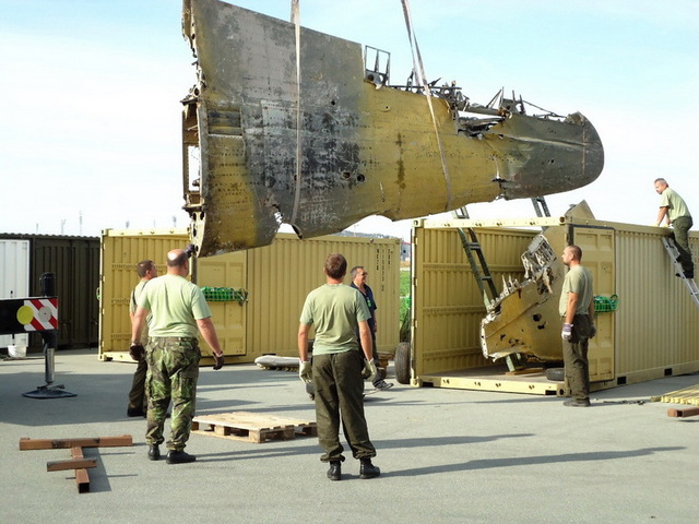 Nakládání a vykládání Pe-2