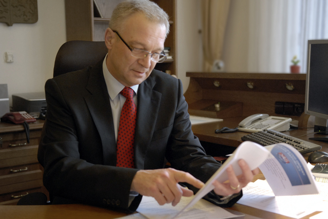 Ministr obrany Vlastimil Picek