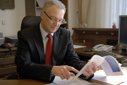 Vlastimil Picek zprostil výkonu služby obviněné příslušníky VZ