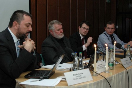 Diskusi nad Bílou knihou nepřerušil ani výpadek elektřiny druhý den konference