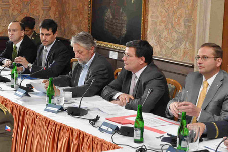 Příští rok bude kritický. Ministerstvo proto hledá způsoby, kde ušetřit