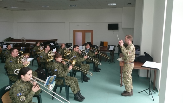 Britská armáda zapojila do svých aktivit české vojenské hudebníky (3)