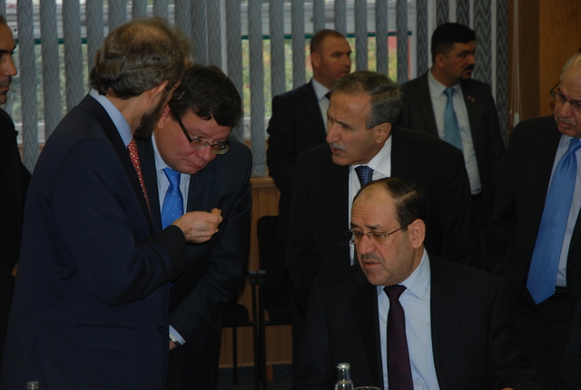 Ministři obrany a irácký premiér diskutují během návštěvy v Aero Vodochody