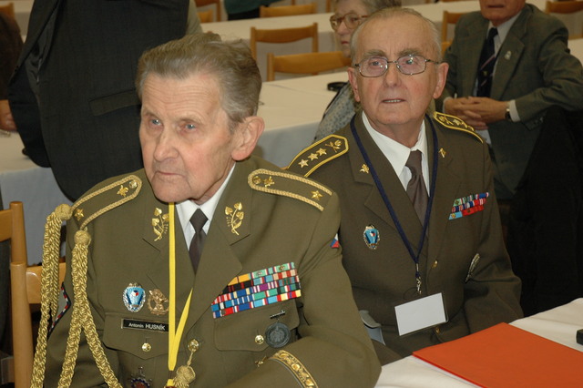 Sympozia se zúčastnili i sami veteráni