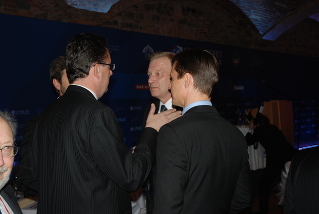 Ministři obrany ČR a SR V. Picek a M. Glváč na konferenci GLOBSEC 2013