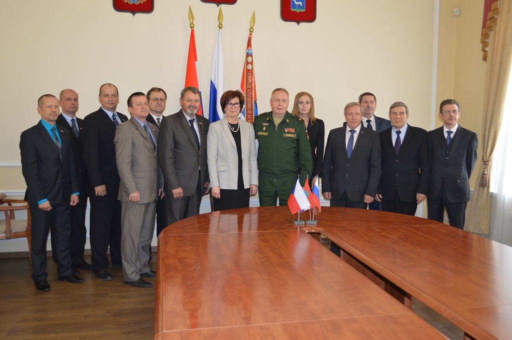 Účastníci XV. zasedání Česko-ruské společné mezivládní komise pro válečné hroby