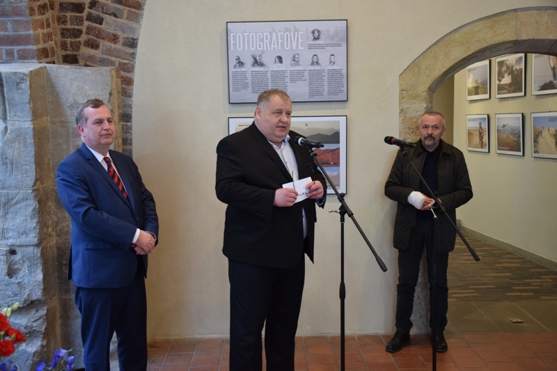 Náměstek ministra obrany Antonín Rada, rektor Univerzity Karlovy Tomáš Zima a ředitel ÚVN Miroslav Zavoral
