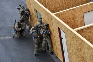 Z návštěvy premiéra Andreje Babiše a ministra obrany Lubomíra Metnara u 601. skupiny speciálních sil