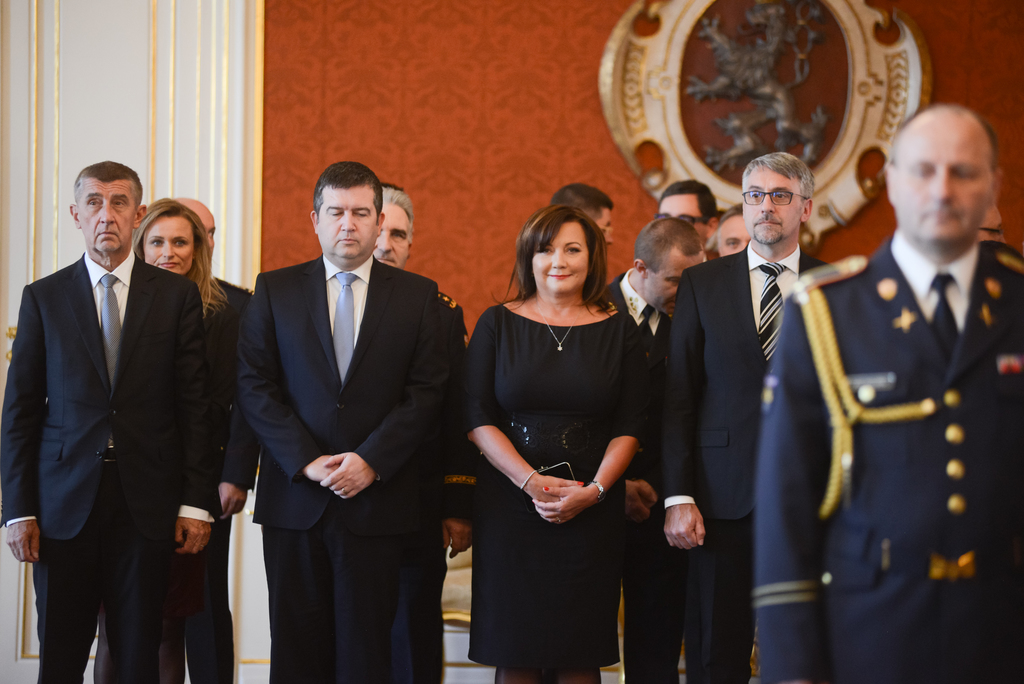 Jmenování generálů na Hradě se zúčastnil ministr obrany Lubomír Metnar, ministr vnitra Jan Hamáček i premiér Andrej Babiš (zleva)