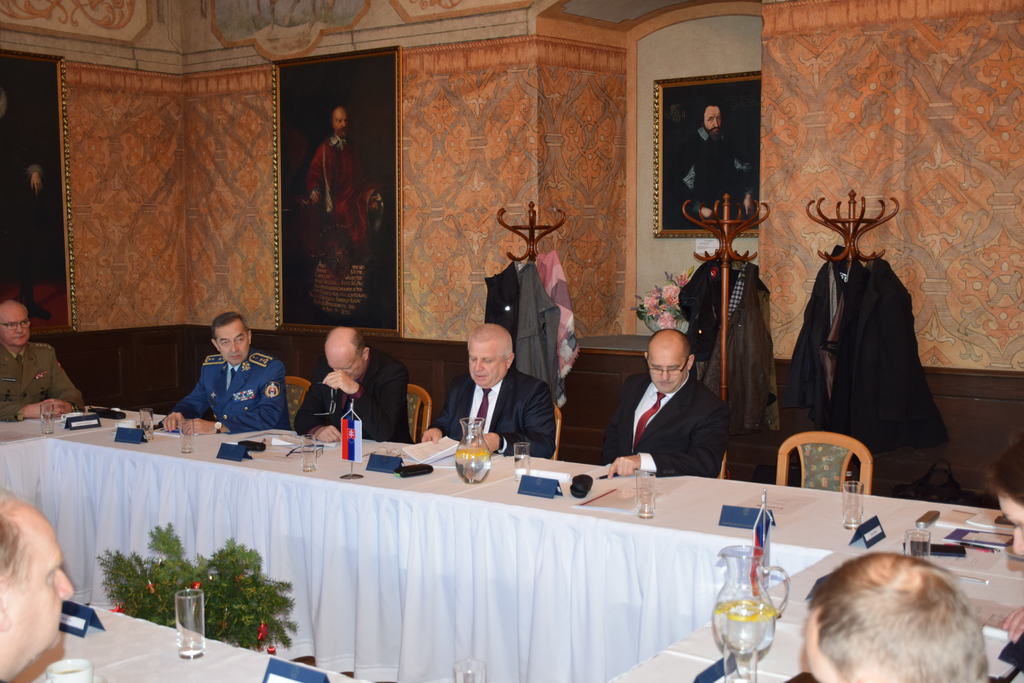 Národní ředitelé pro vyzbrojování států Visegrádské skupiny jednali na Komorním Hrádku 