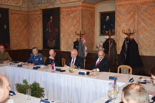 Národní ředitelé pro vyzbrojování států Visegrádské skupiny jednali na Komorním Hrádku 