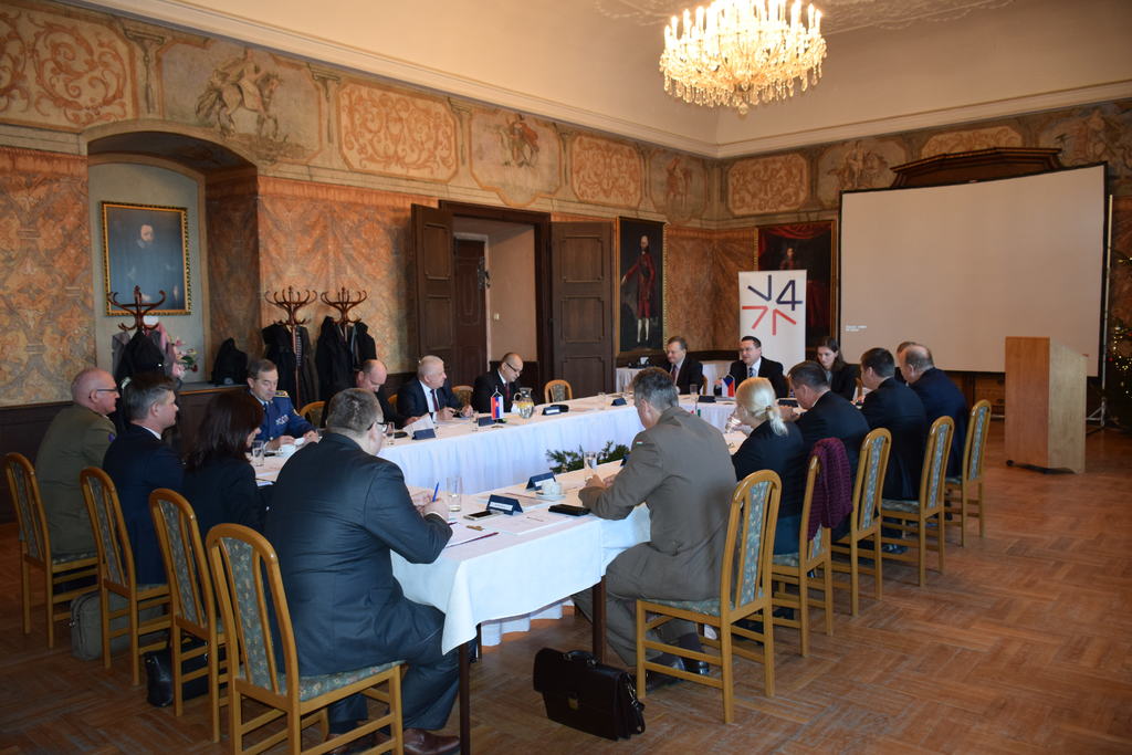 Národní ředitelé pro vyzbrojování států Visegrádské skupiny jednali na Komorním Hrádku 