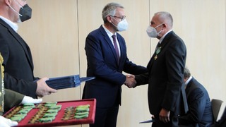 Ilustrační obrázek ke článkuMinistr obrany vyznamenal zdravotníky a vojáky z Národního očkovacího centra 