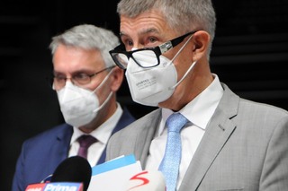 Premiér a ministr obrany na tiskové konferenci k ukončení činnosti NOC