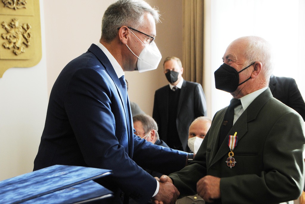 Ministr obrany ocenil dvě desítky osobností