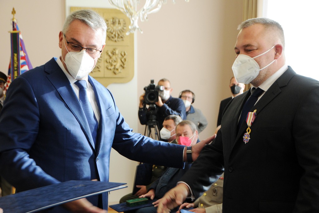 Ministr obrany ocenil dvě desítky osobností